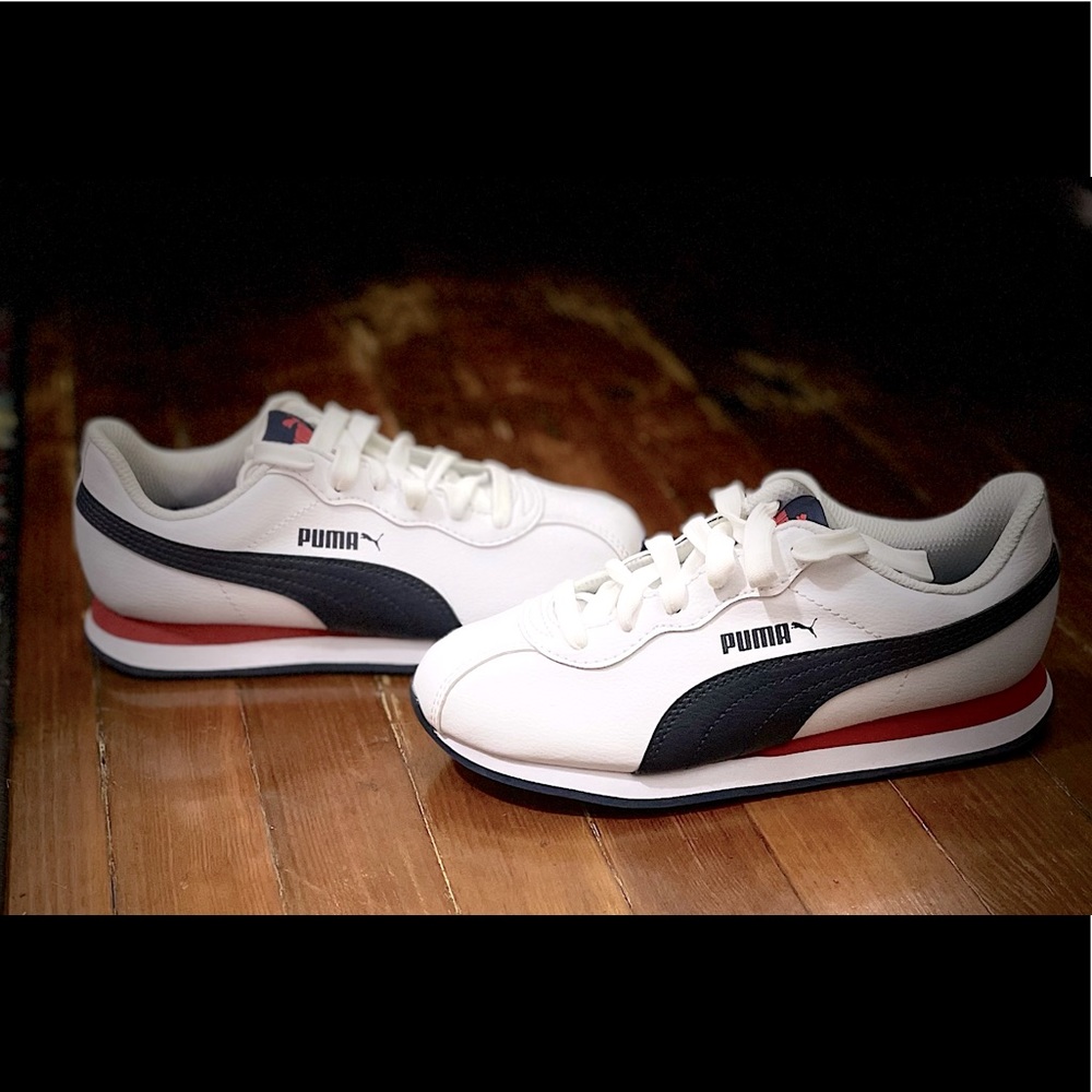 Boys size 4 Pumas